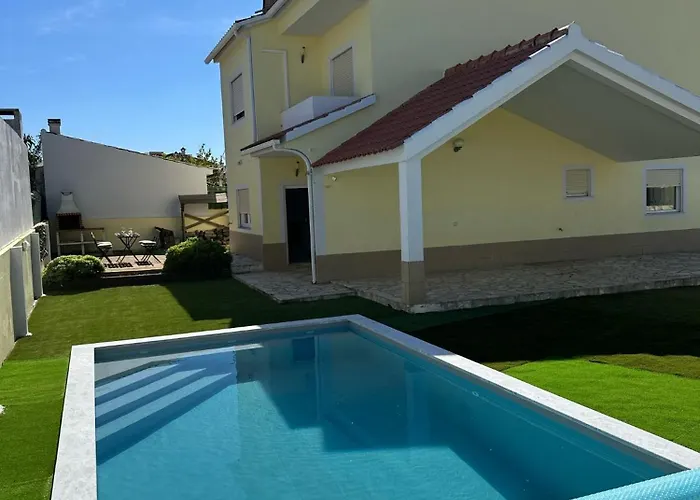 Extraordinary Holiday House At Fernao Ferro!