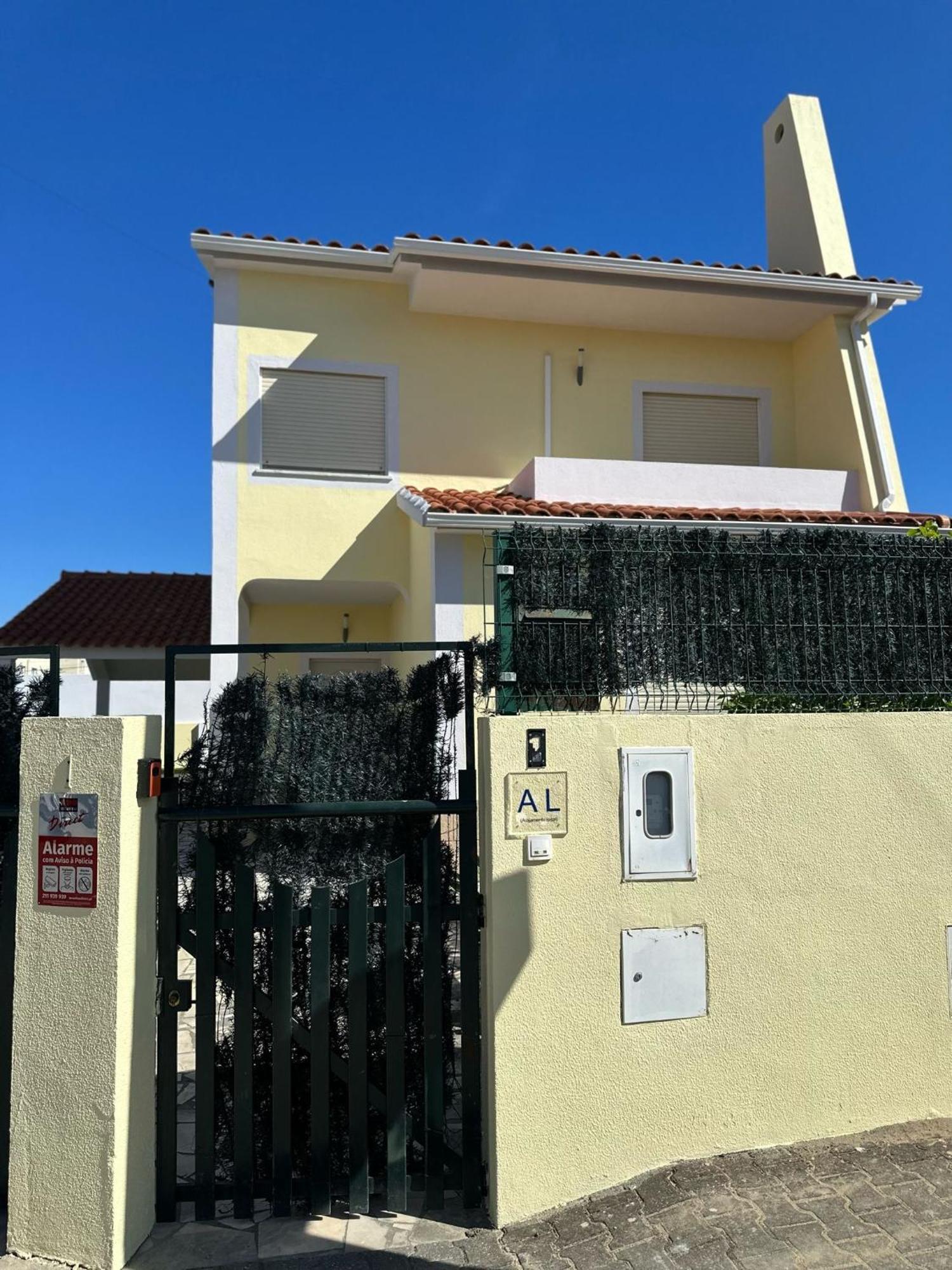 Extraordinary House At Fernao Ferro! Holiday home